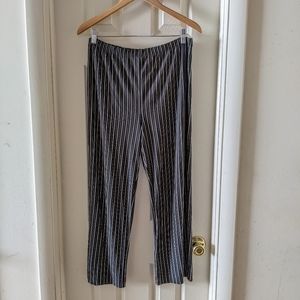 🌟 Chico's Black Pin Striped Straight Stretchy Pants Size Medium